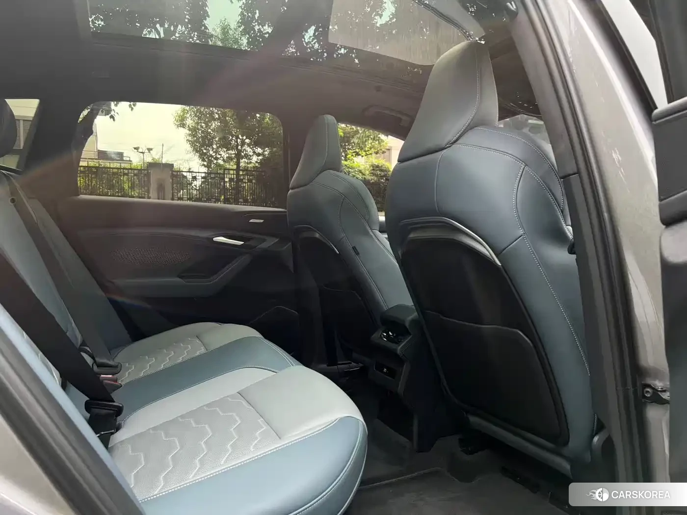 Audi Q6L 2025 Silver/gray из Китая, фото 5
