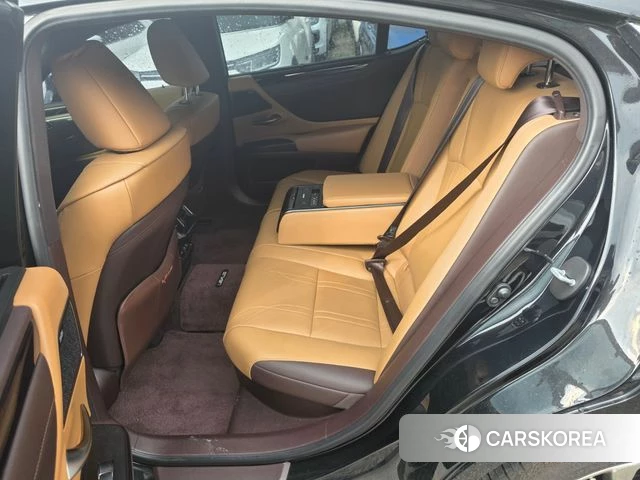 Lexus ES300h 7th generation 2021 Черный из Кореи, фото 5