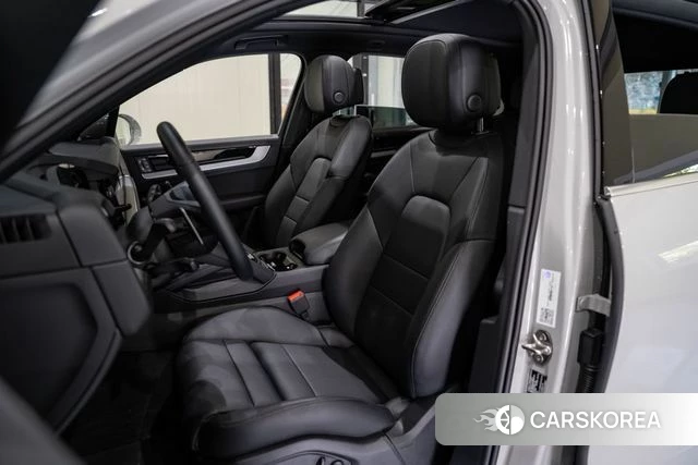 Porsche Cayenne (PO536) 2025 Светло-серебряный цвет из Кореи, фото 5