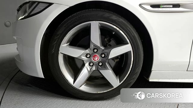 Jaguar XE id 4203497 из Кореи 15