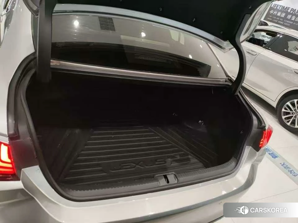 Lexus ES id 4454518 из Китая 8