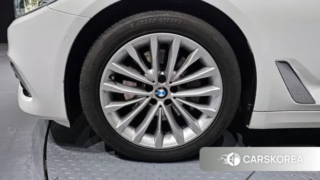 BMW 5 Series (G30) id 3778756 из Кореи 15