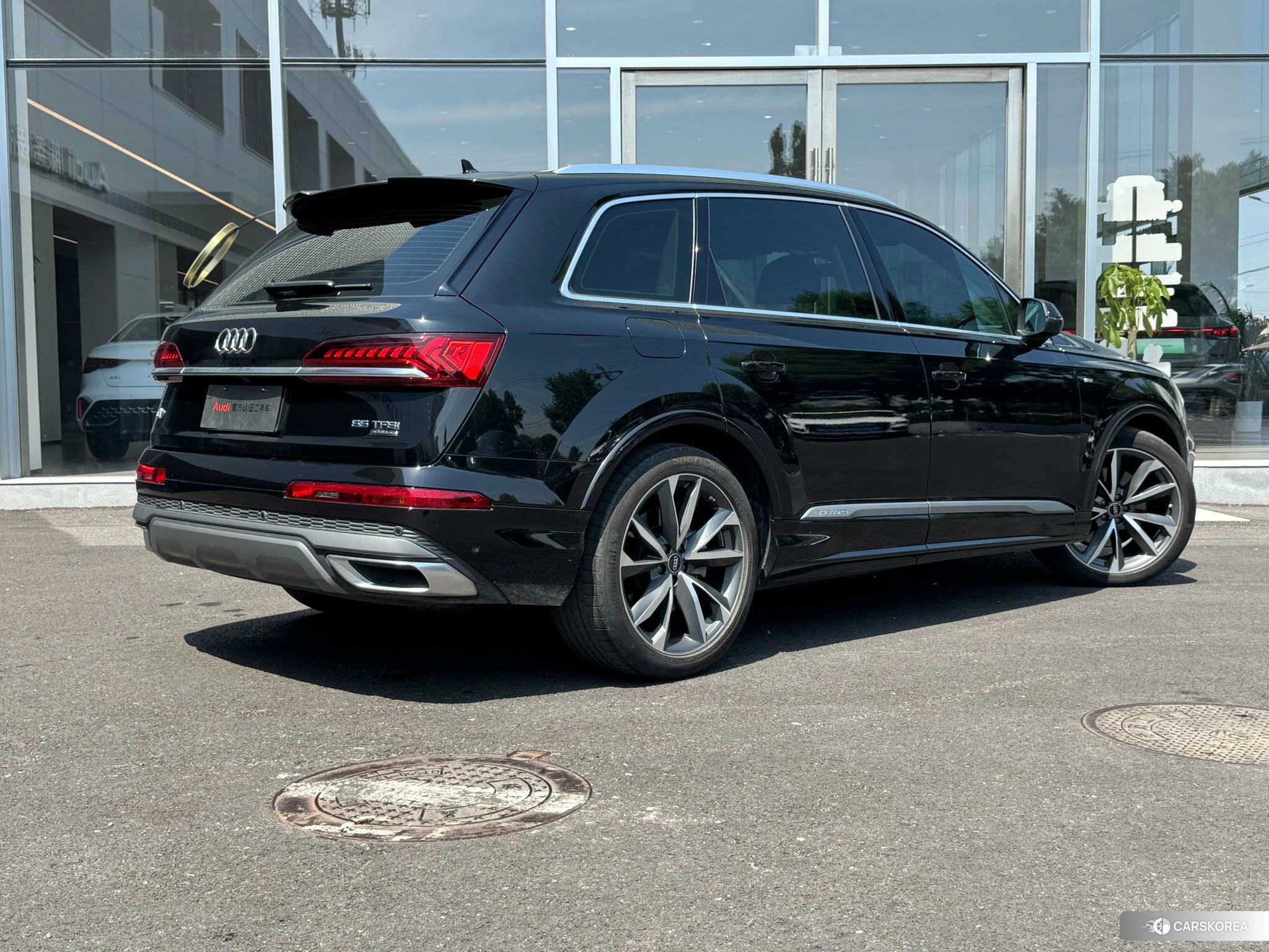Audi Q7 2022 Черный из Китая, фото 5