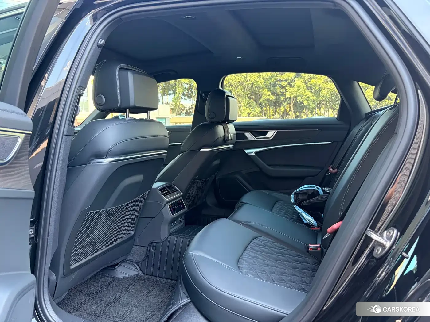 Audi A6L id 4649340 из Китая 12