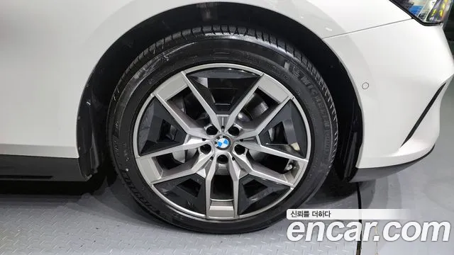 BMW 5 Series (G60) id 2489453 из Кореи 15