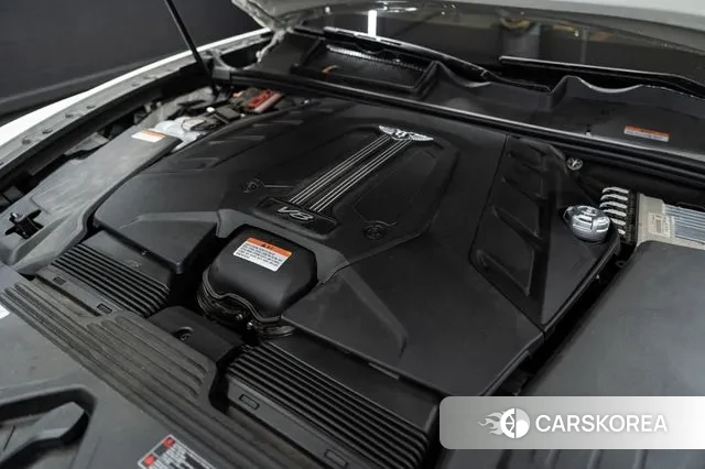 Bentley Bentayga 2023 Белый из Кореи, фото 6