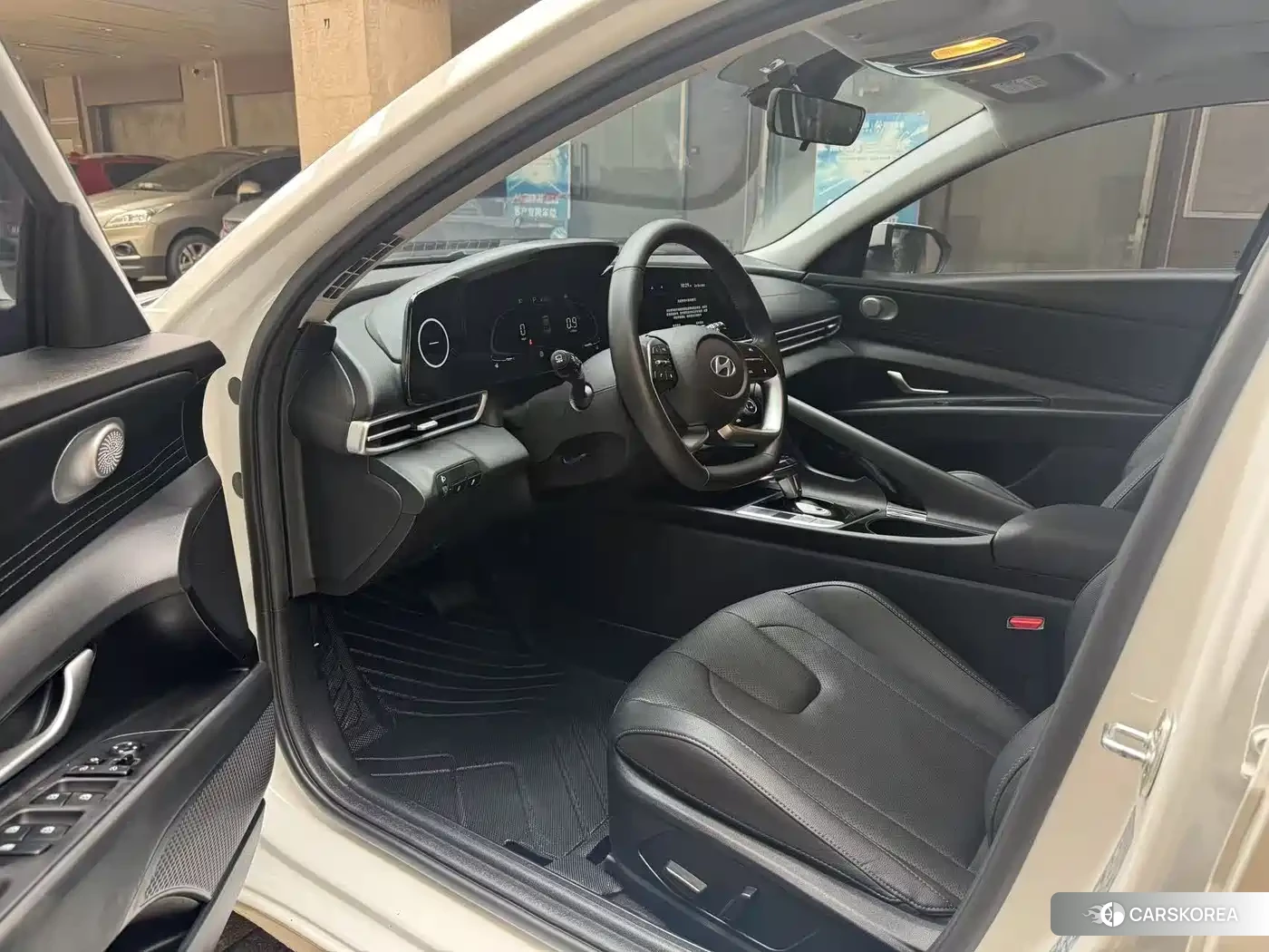 Hyundai Elantra 2023 Белый из Китая, фото 5