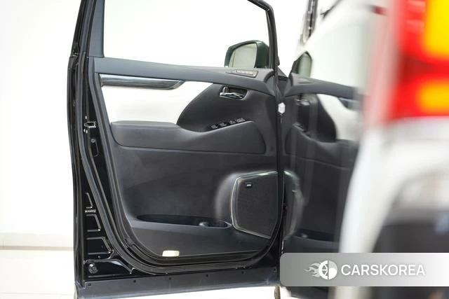 Lexus LM id 4258946 из Китая 17