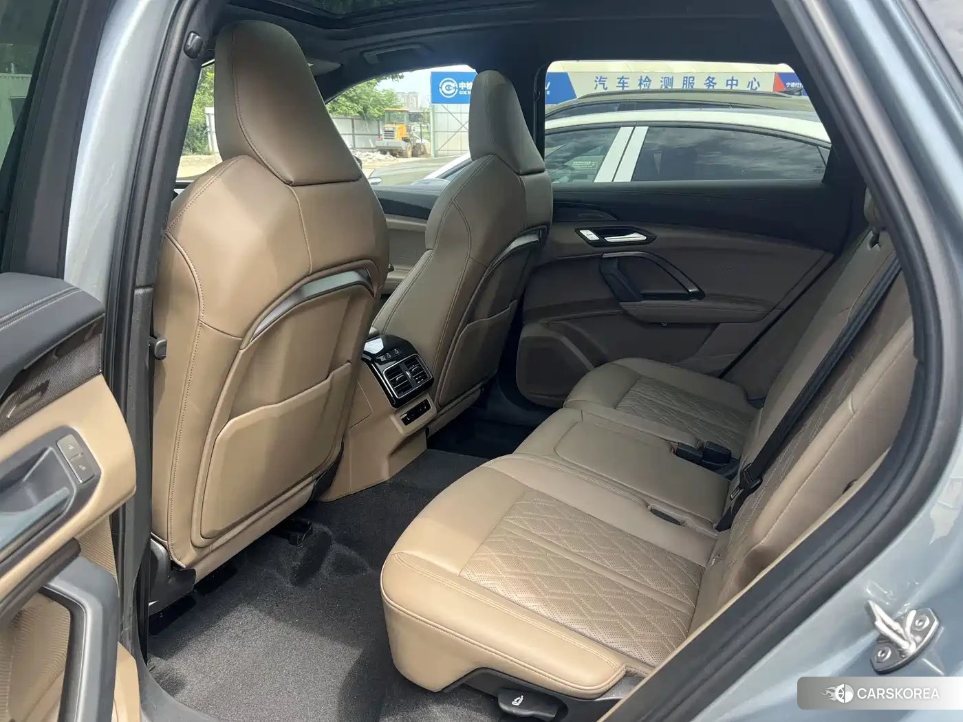 Audi Q5L id 4664628 из Китая 11