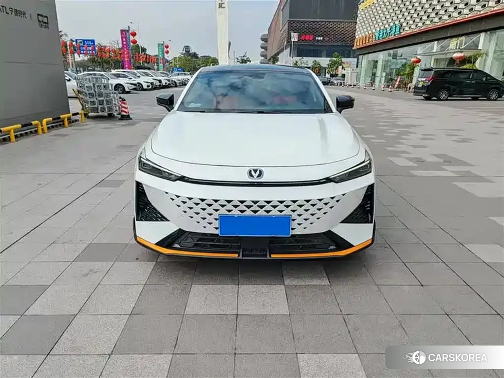 Chang'an Changan UNI-V 2024 Белый из Китая, фото 5