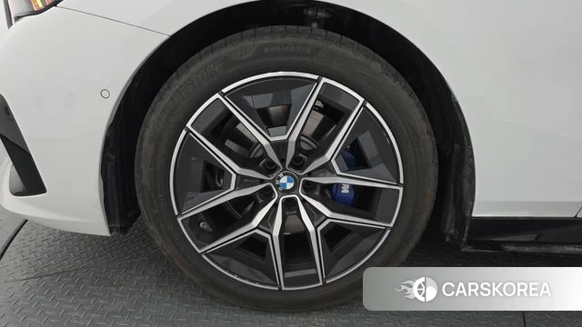 BMW 5 Series (G60) id 4743715 из Кореи 29