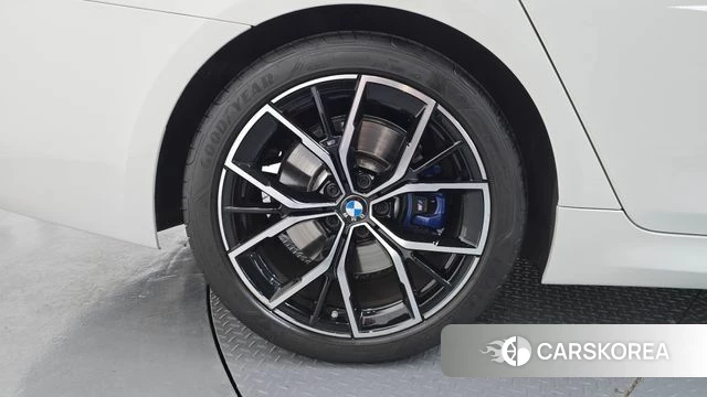 BMW 5 Series (G30) id 4778863 из Кореи 30