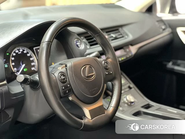 Lexus CT id 4236590 из Китая 13