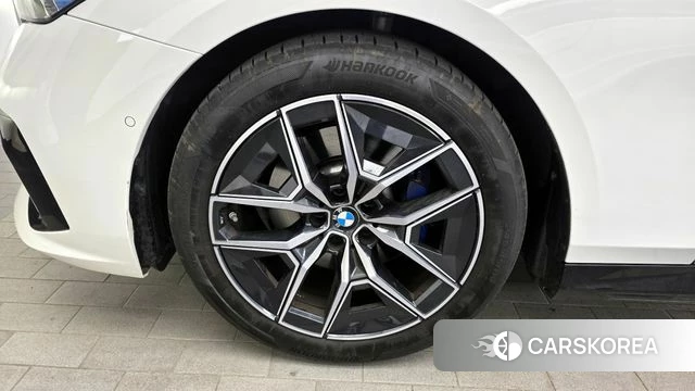 BMW 5 Series (G60) id 4248784 из Кореи 26