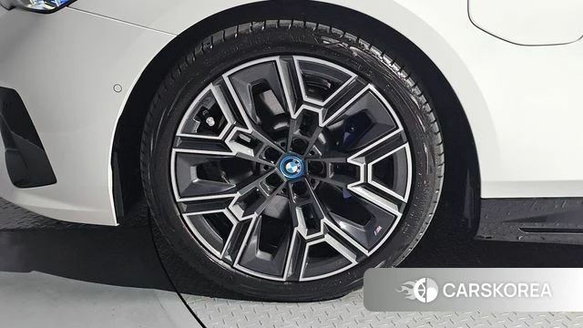 BMW 5 Series (G60) id 4734821 из Кореи 15