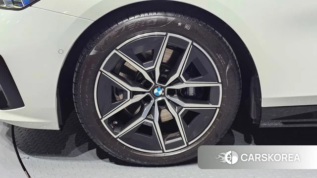BMW 5 Series (G60) id 4847205 из Кореи 15