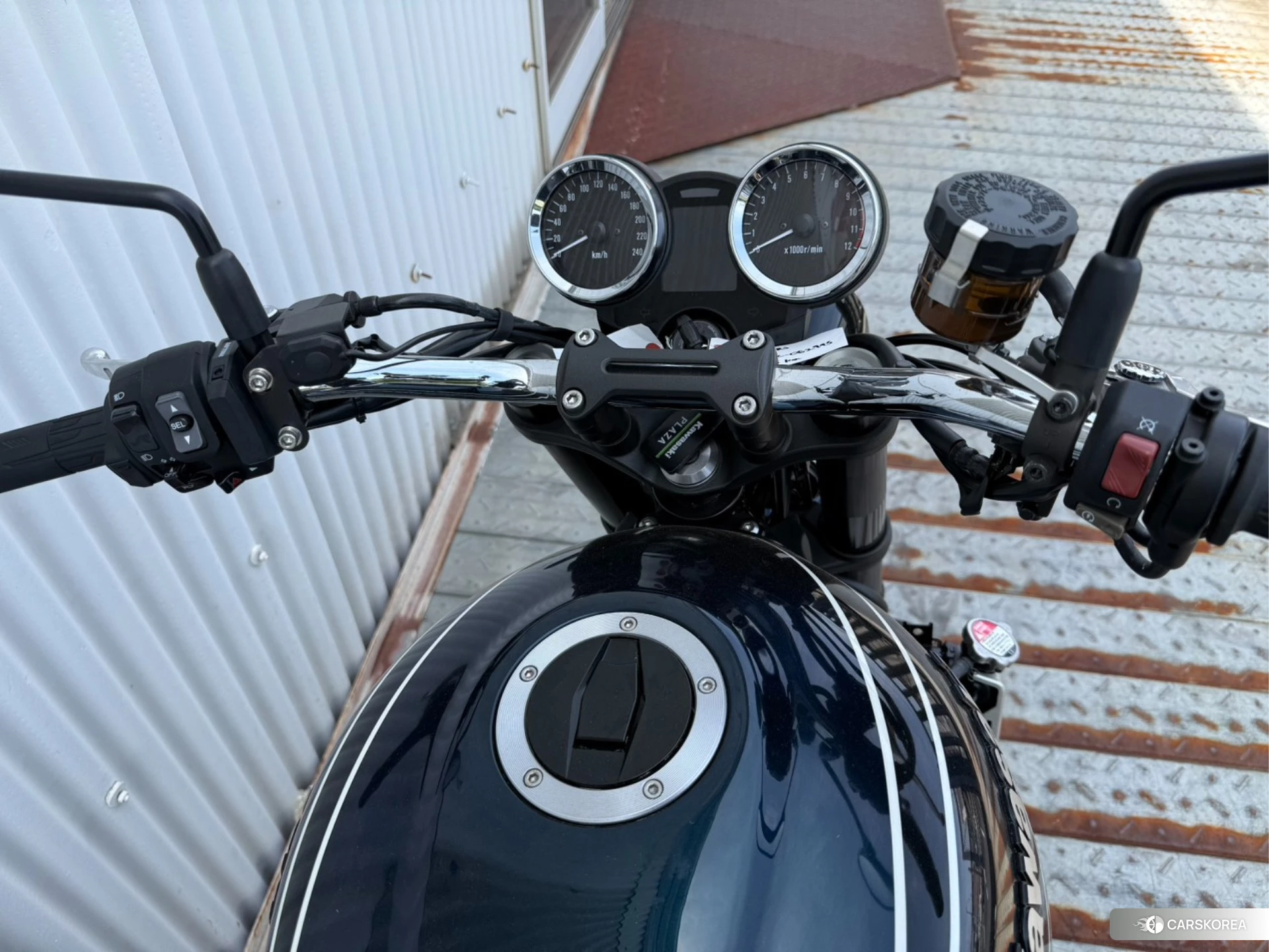 Kawasaki Z900RS id 4380163 из Японии 11