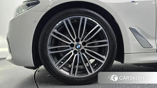 BMW 5 Series (G30) id 3885506 из Кореи 16