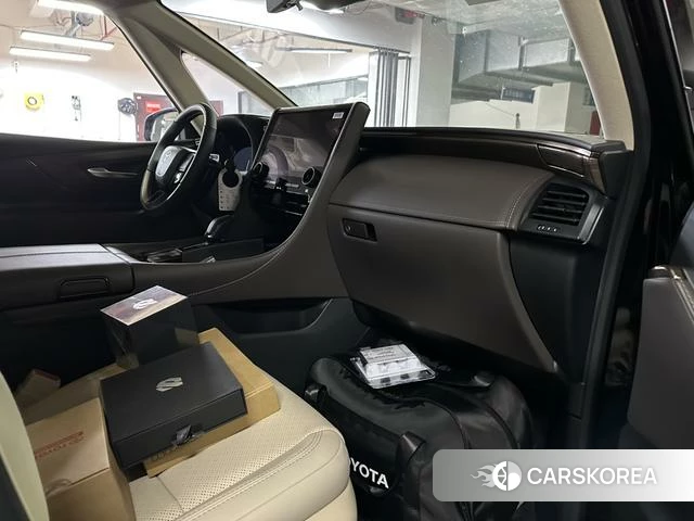 Toyota Elfa id 4239561 из Китая 13