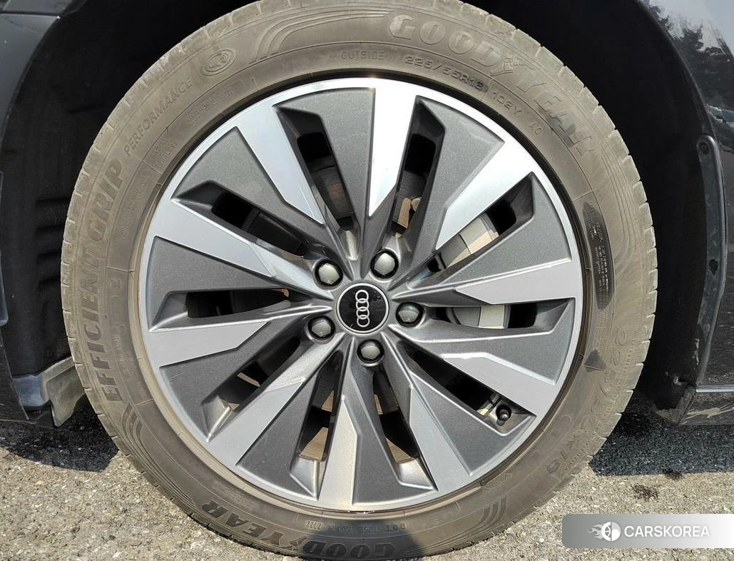 Audi A6L id 4513752 из Китая 10