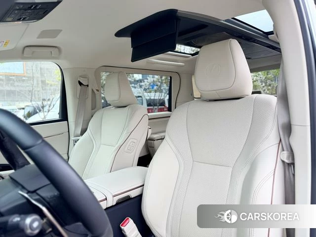 Lexus LM id 4297799 из Китая 20