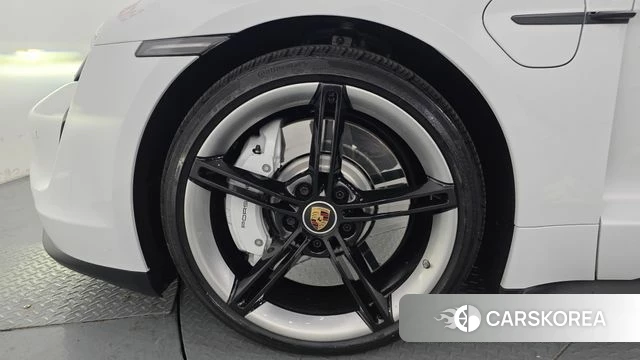 Porsche Taycan id 4590857 из Кореи 15