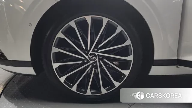 Hyundai Grandeur Hybrid (GN7) id 3333022 из Кореи 15