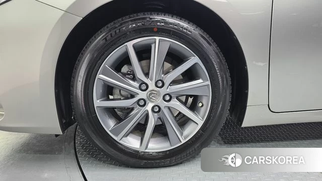 Lexus New ES300h id 4311116 из Кореи 25
