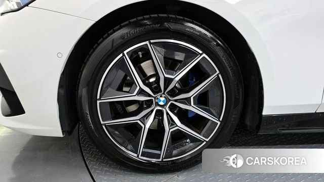 BMW 5 Series (G60) id 4329742 из Кореи 28