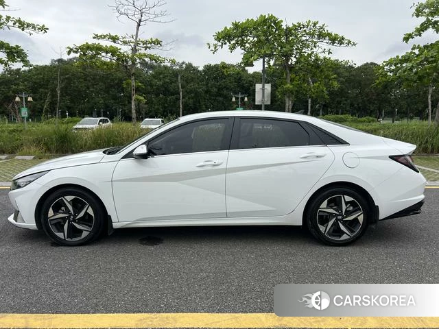 Hyundai Elantra 2023 Белый из Китая, фото 5