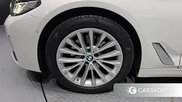 BMW 5 Series (G30) id 3372578 из Кореи 15