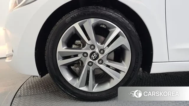 Hyundai Avante AD id 3583442 из Кореи 15