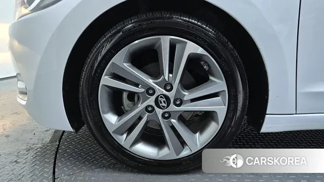 Hyundai Avante AD id 3656927 из Кореи 15