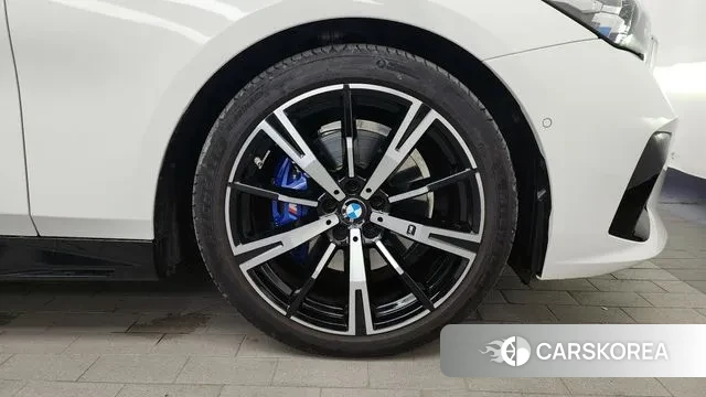 BMW 5 Series (G60) id 3523389 из Кореи 15