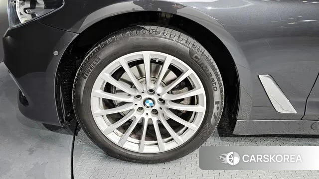 BMW 5 Series (G30) id 3552161 из Кореи 15