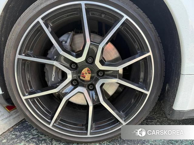 Porsche Taycan id 4302080 из Кореи 15