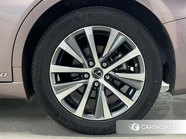 Lexus ES id 4298192 из Китая 21