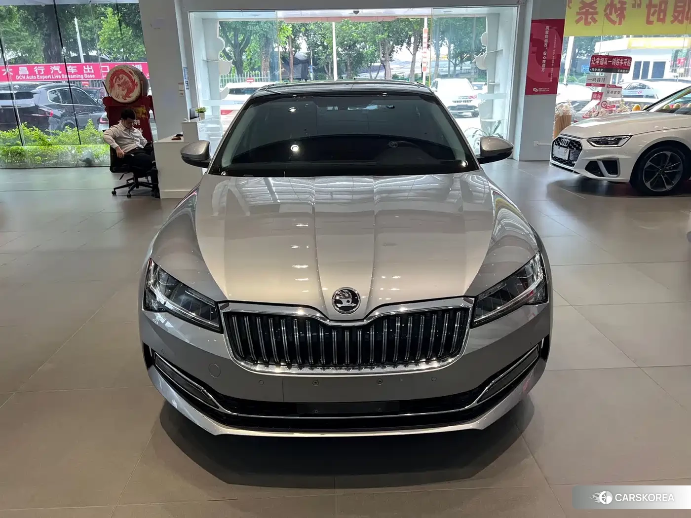Skoda Superb id 4589322 из Китая 16