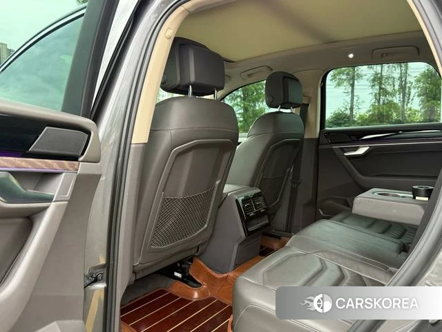 Volkswagen Touareg id 4335887 из Китая 9