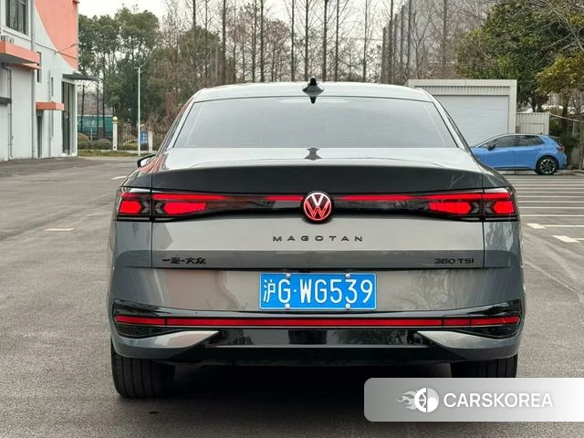 Volkswagen Magotan 2024 Серебристо-серый из Китая, фото 5