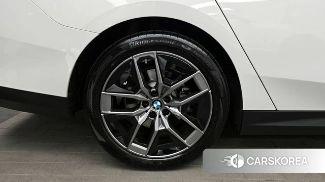 BMW 5 Series (G60) id 4342702 из Кореи 28