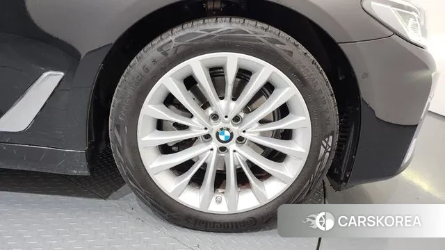 BMW 5 Series (G30) id 3685568 из Кореи 15