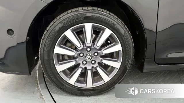 Toyota Sienna id 3708901 из Кореи 15