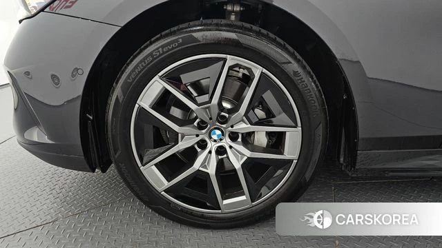 BMW 5 Series (G60) id 4649656 из Кореи 29
