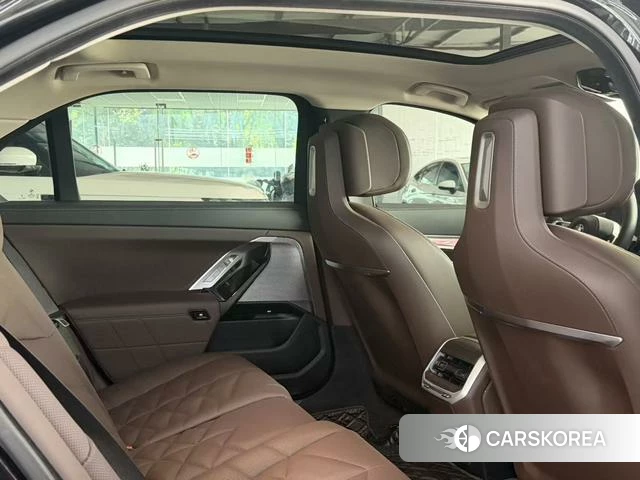 BMW 7 series 2024 Черный из Китая, фото 5