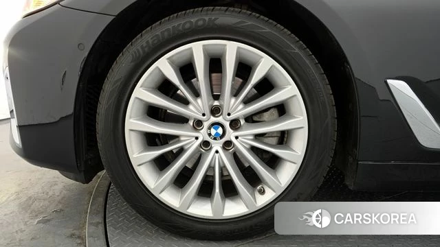 BMW 5 Series (G30) id 3833639 из Кореи 15