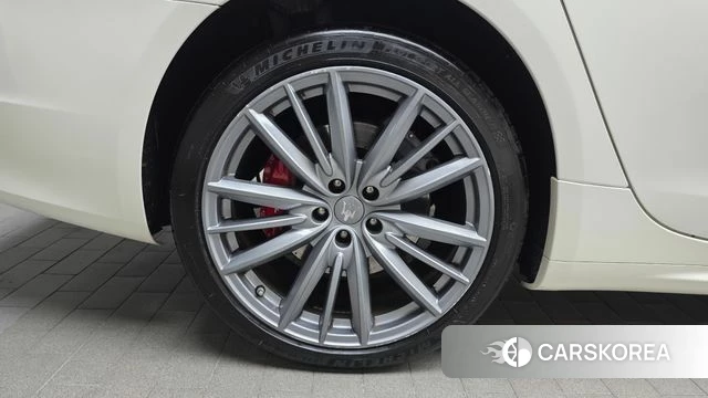 Maserati Quattroporte id 4459296 из Кореи 25