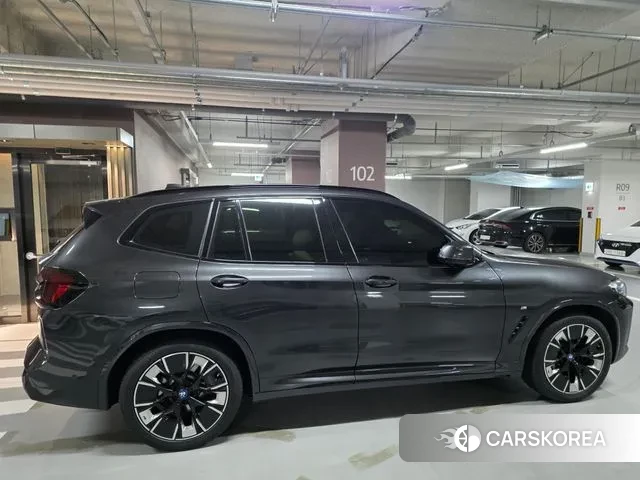 BMW iX3 2024 Серый из Кореи, фото 5