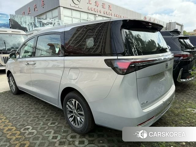 Buick GL8 2025 Серебристо-серый из Китая, фото 6