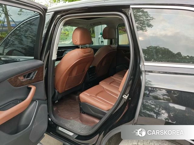 Audi Q7 2022 Черный из Китая, фото 5